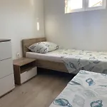 شقة In Mit Terrasse Und Garten By Interhome بنجول