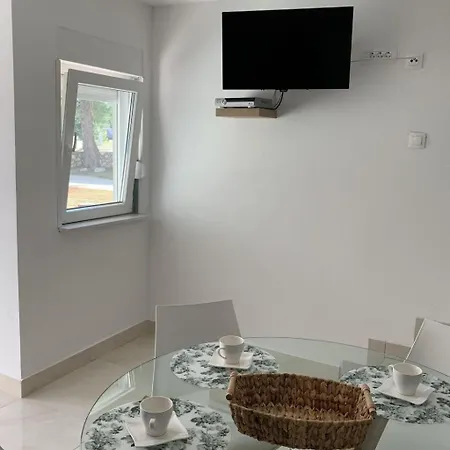 Апартаменты In Mit Terrasse Und Garten By Interhome Банджоле