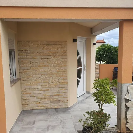 Appartement In Mit Terrasse Und Garten By Interhome Banjole